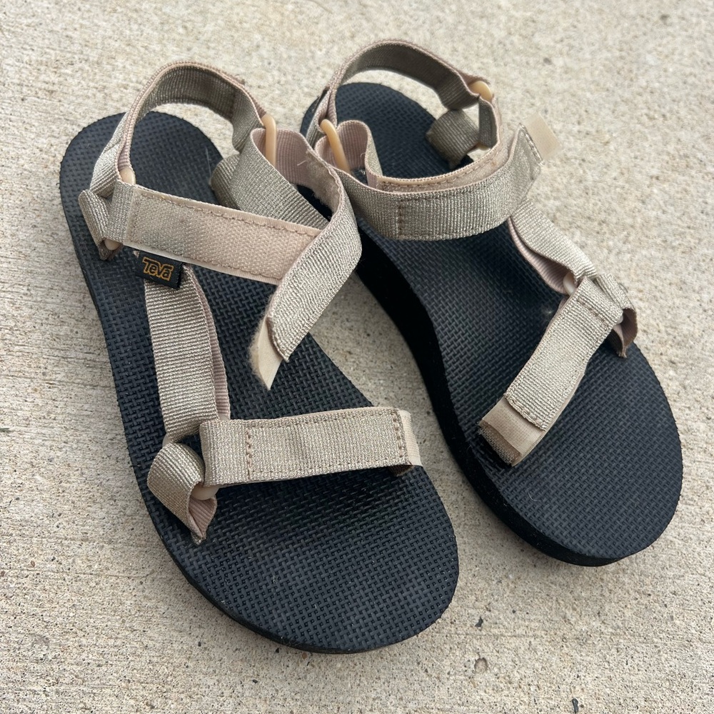 Teva Women’s Beige and Black Strappy Outdoor Sandals